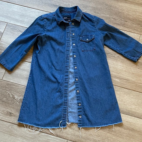 Zara Tops - Zara 3/4 Sleeve Denim Shirt Raw Hem MEDIUM